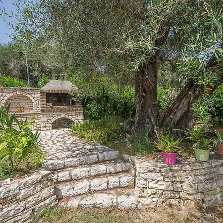 Areti Πανσιόν Αστρακερή